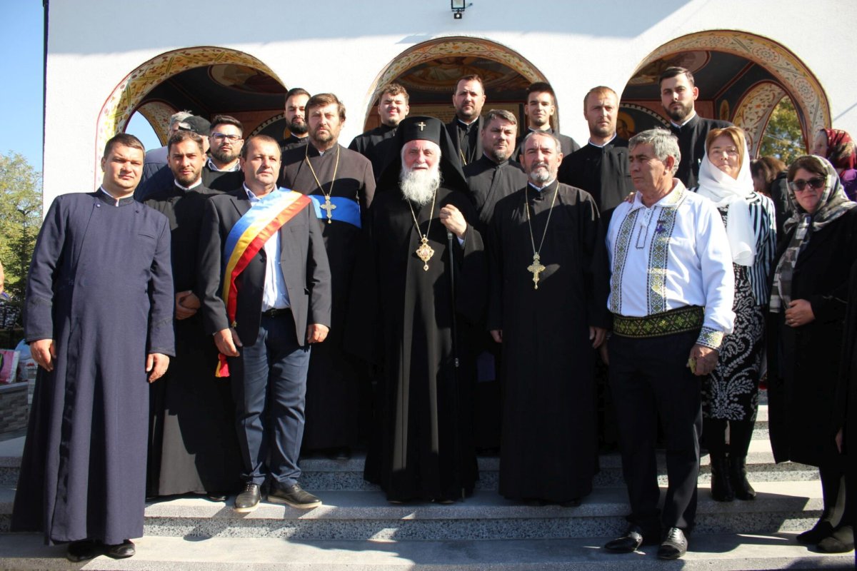 Noi lăcașuri de rugăciune târnosite de Mitropolitul Olteniei 312429