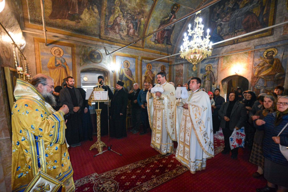 Sfințirea unei capele mortuare din Olt 312538