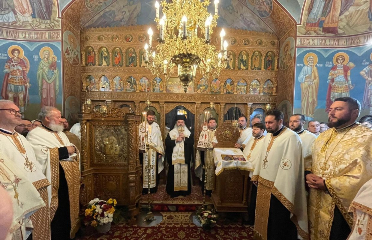 Vecernie arhierească la Biserica „Sfântul Ioan” din Huși 312510