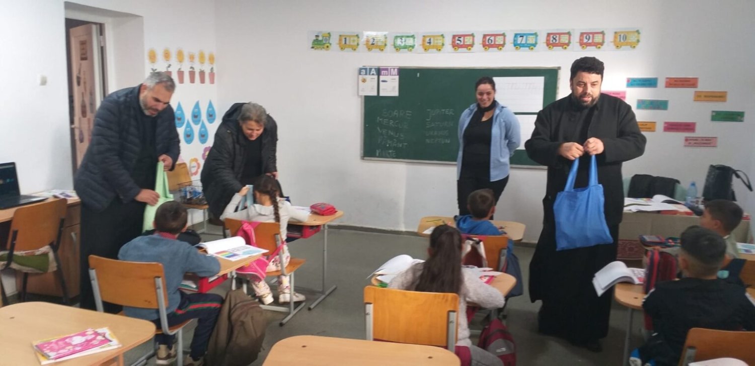Daruri pentru elevii din două sate ale judeţului Sibiu 312696