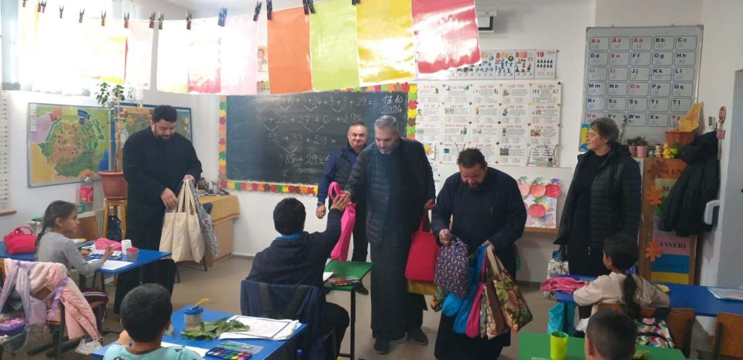 Daruri pentru elevii din două sate ale judeţului Sibiu 312697