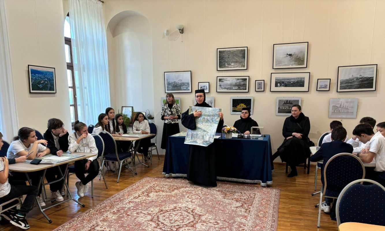 Elevii de la Școala „Dimitrie A. Sturdza” din Iași, în vizită educativă la Mănăstirea Frumoasa 312707