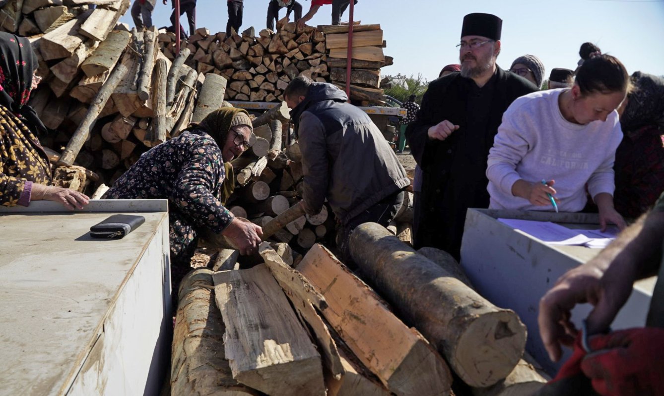Noi transporturi cu lemne de fag pentru sinistraţi 312711