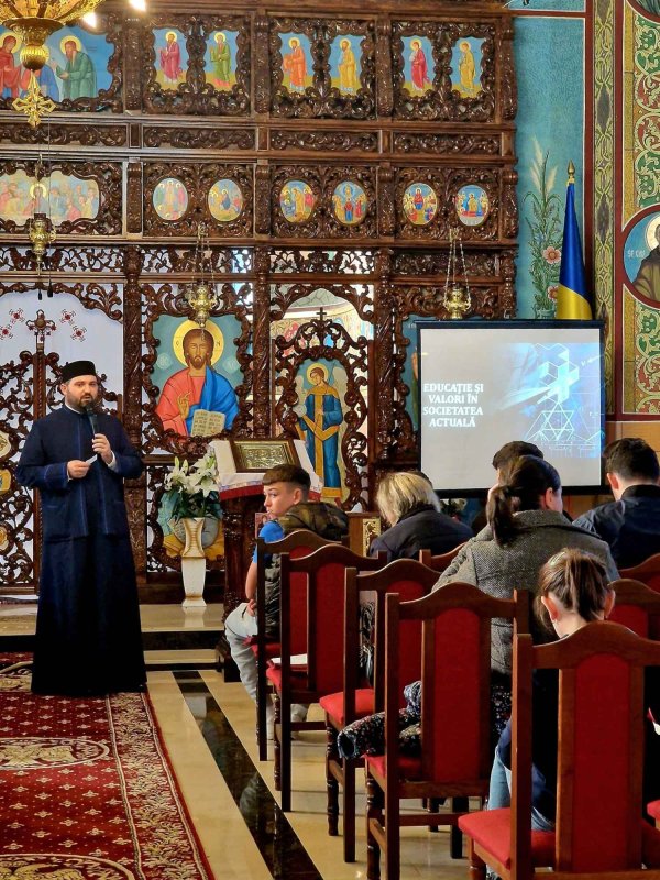 Workshopul „Educație și valori în societatea actualăˮ, la Târgu Mureş 312705