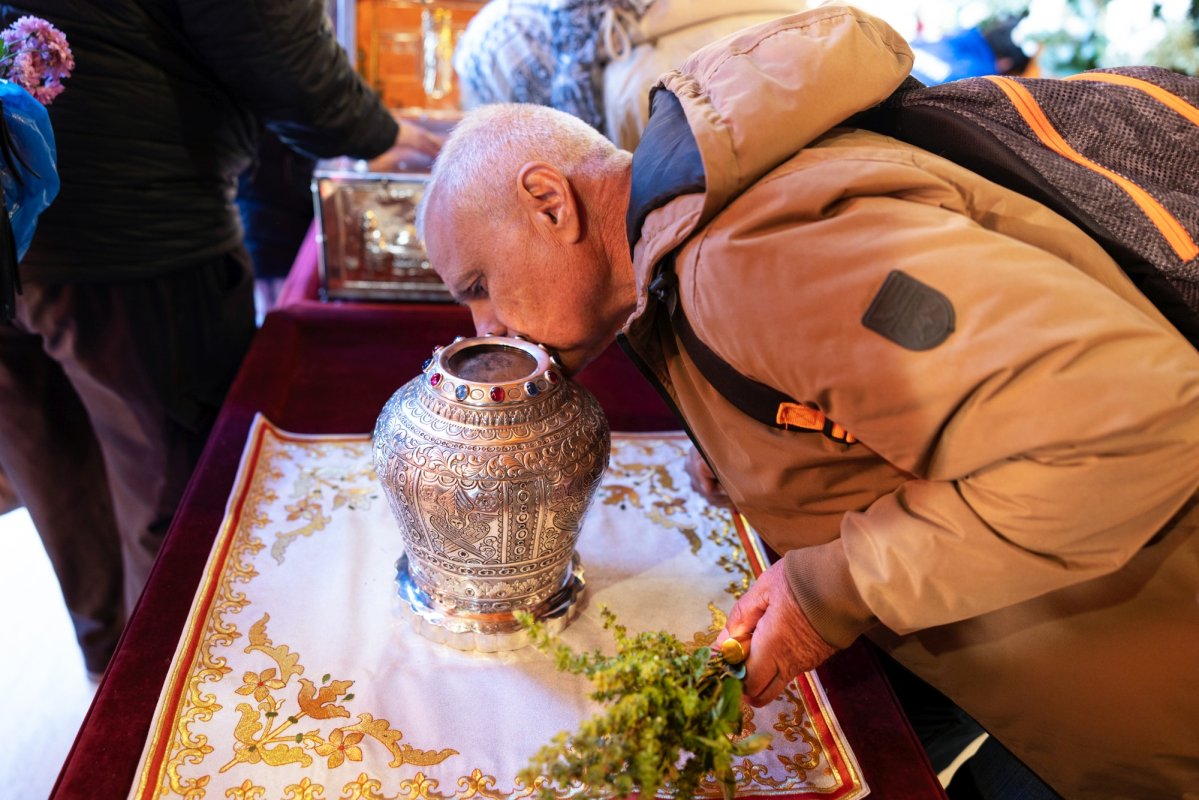 Mucenicul Dimitrie cinstit la București de Arhiepiscopul Ciprului 313290