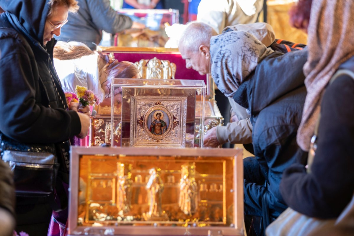 Mucenicul Dimitrie cinstit la București de Arhiepiscopul Ciprului 313291