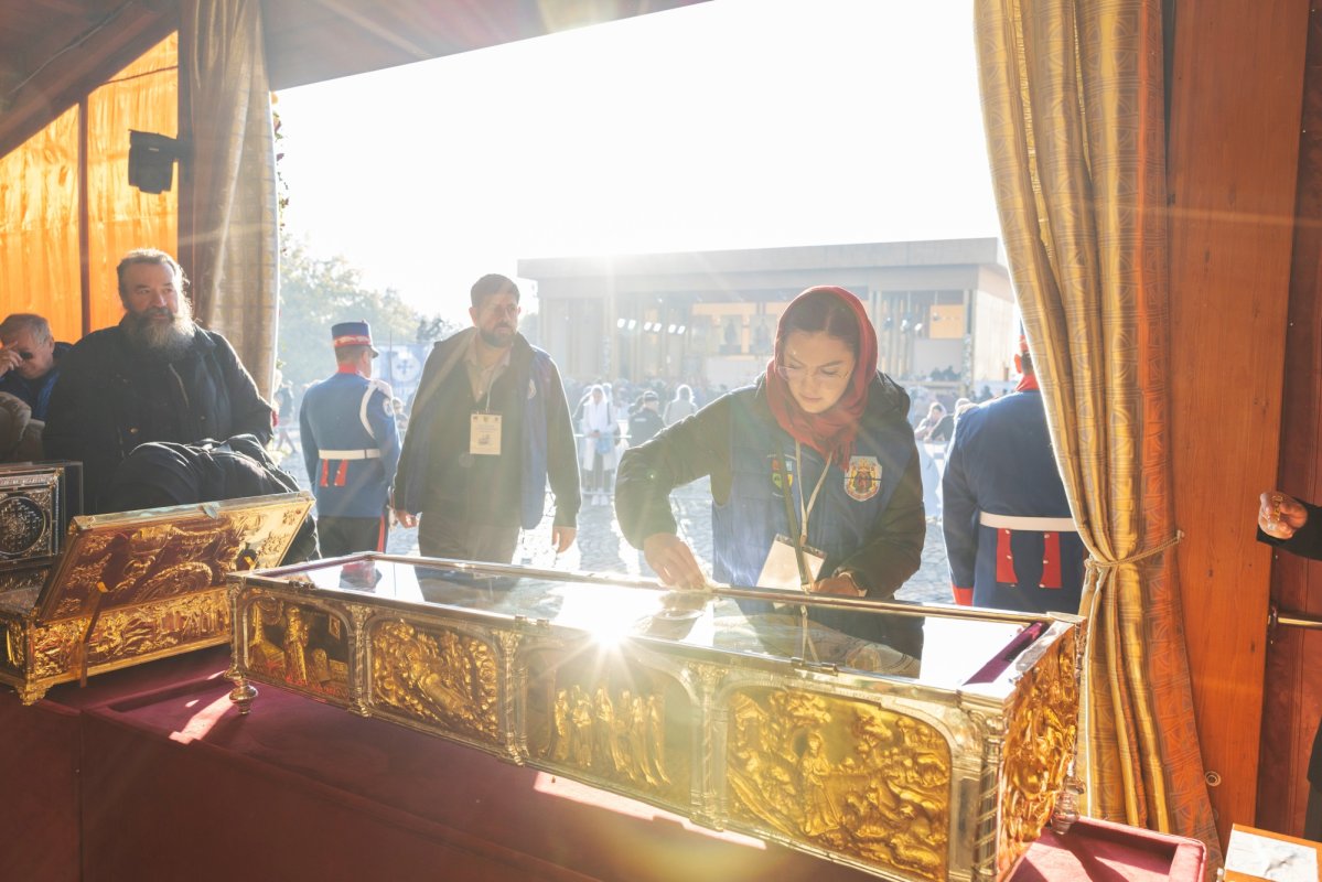 Mucenicul Dimitrie cinstit la București de Arhiepiscopul Ciprului 313295