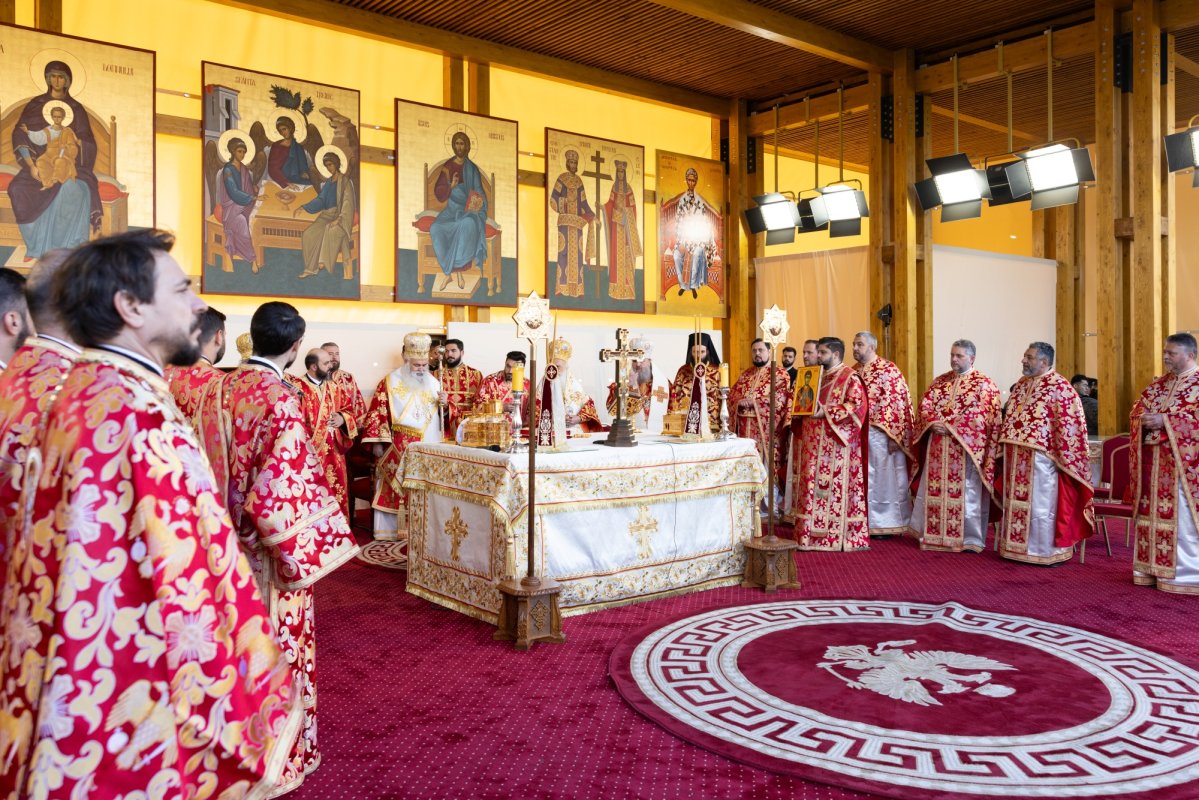 Mucenicul Dimitrie cinstit la București de Arhiepiscopul Ciprului 313299