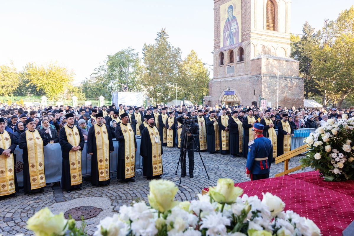 Mucenicul Dimitrie cinstit la București de Arhiepiscopul Ciprului 313302