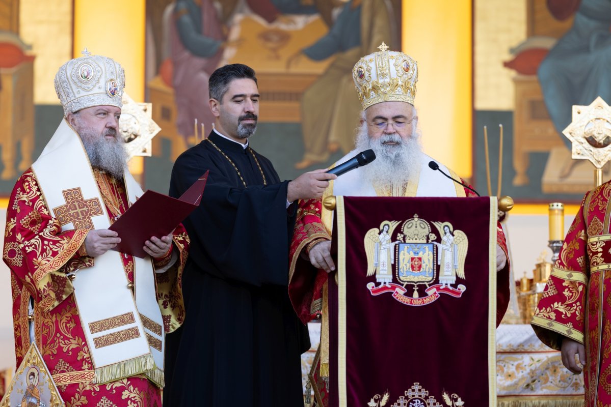 Mucenicul Dimitrie cinstit la București de Arhiepiscopul Ciprului 313318