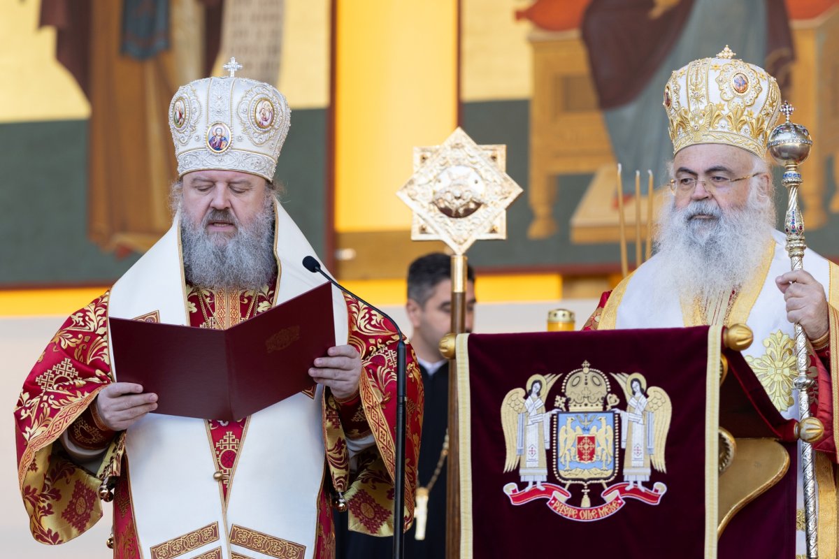 Mucenicul Dimitrie cinstit la București de Arhiepiscopul Ciprului 313319