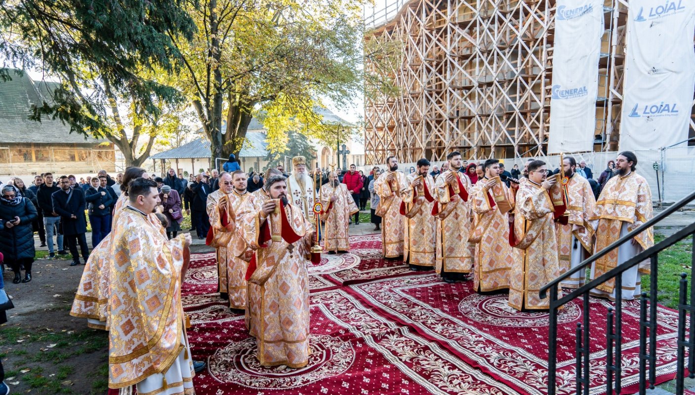 Liturghie arhierească la Catedrala Arhiepiscopală din Suceava 313905