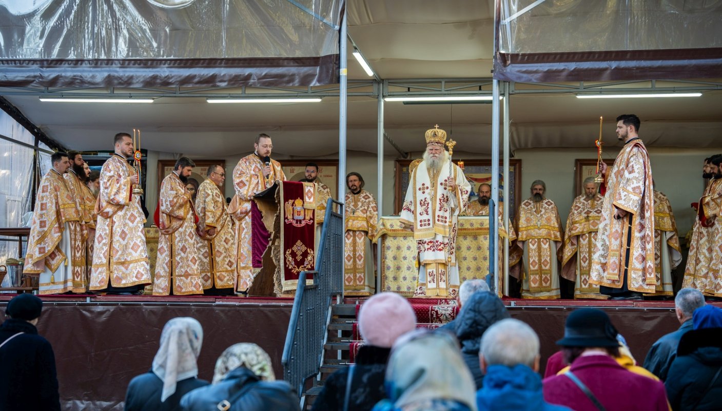 Liturghie arhierească la Catedrala Arhiepiscopală din Suceava 313906