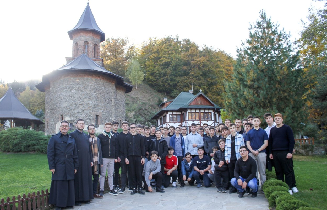 De la redutabile cetăți pământești la tainice porți cerești 314017