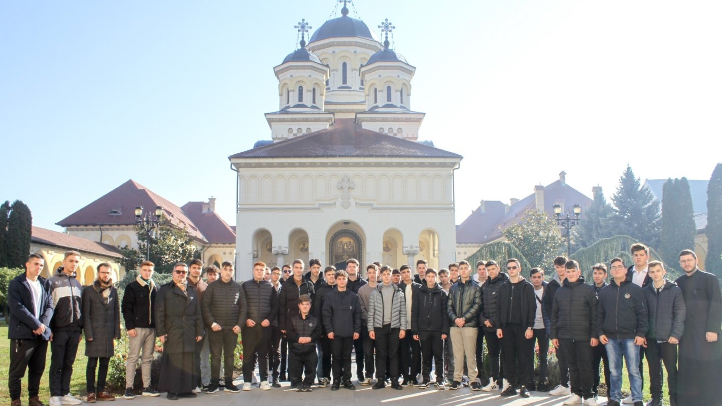 De la redutabile cetăți pământești la tainice porți cerești 314020