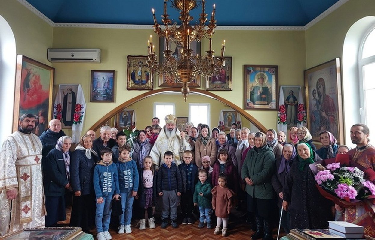 Ierarhul de Bălți a slujit la biserica din Corlăteni, Râşcani 314012