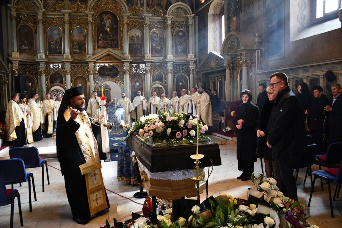 Protopop al Episcopiei Caransebeșului condus pe ultimul drum 314184