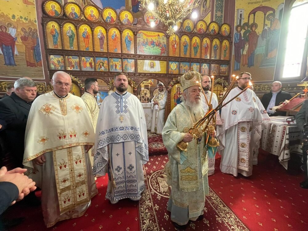 Binecuvântarea lucrărilor de la o biserică din județul Arad 314456