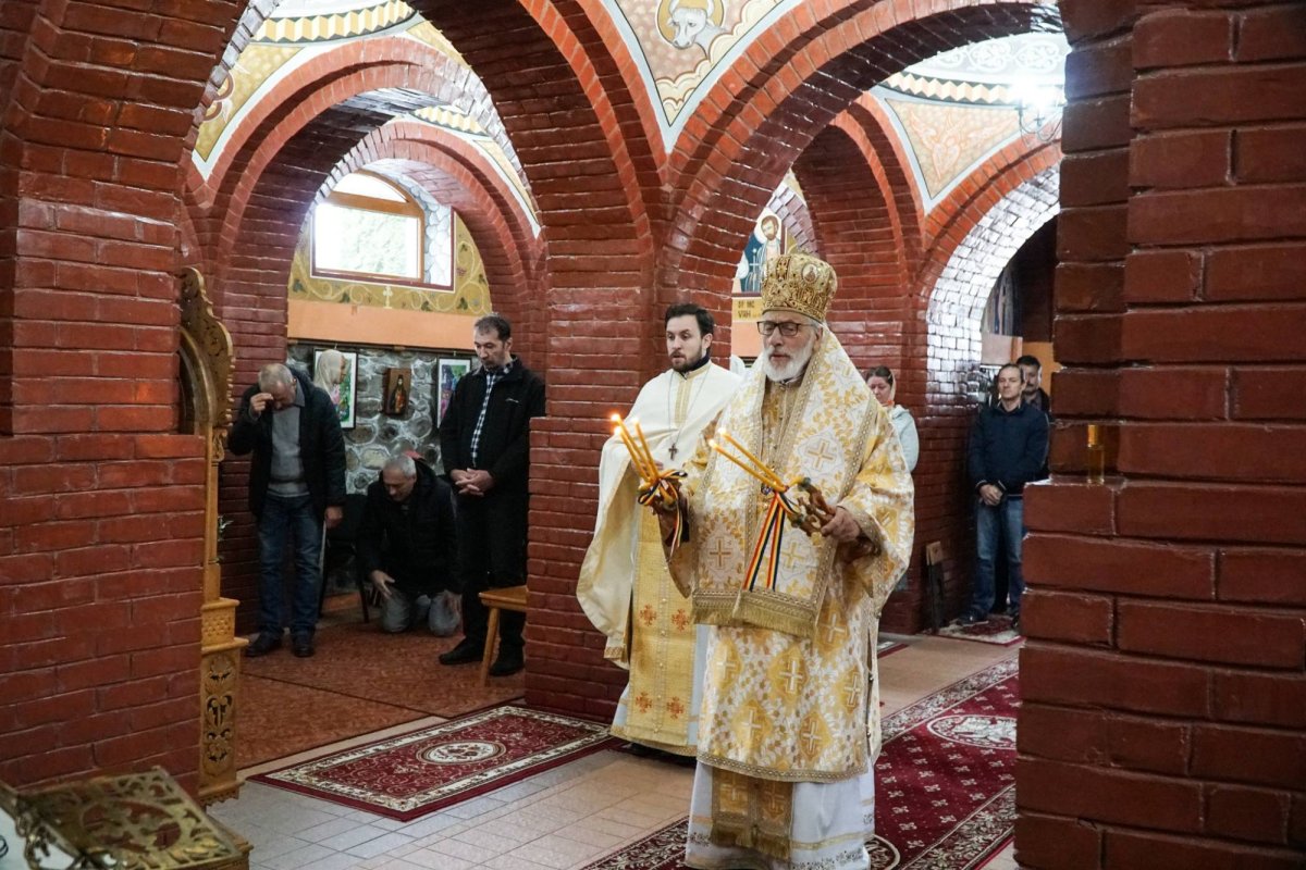 Popas de rugăciune la o mănăstire din județul Argeș 314434