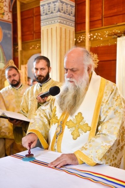 Sfințirea noii biserici din parohia vâlceană Olteanca 314451