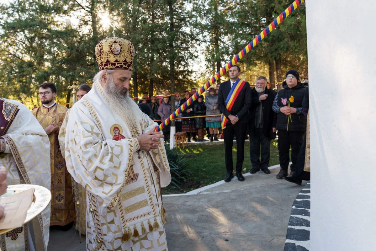 Veșmântul harului pentru două biserici din județul Botoșani 314432