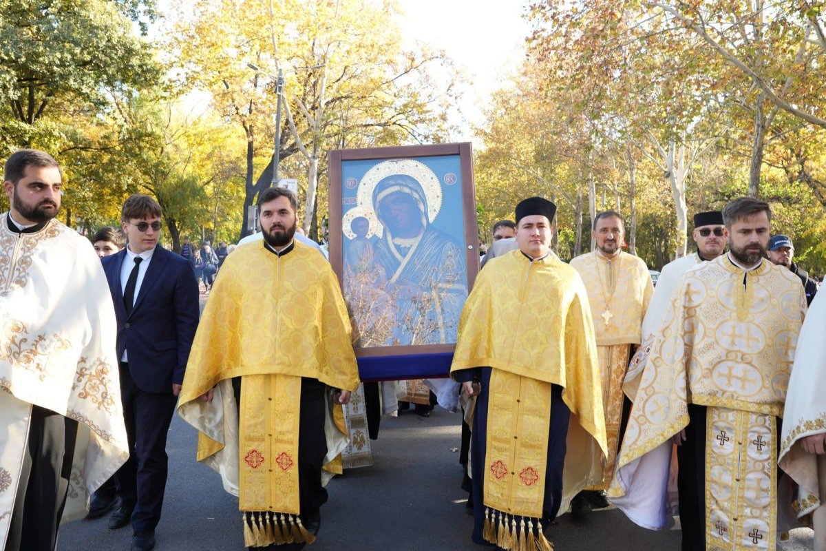 Icoană făcătoare de minuni adusă în orașul ialomițean Slobozia 314911