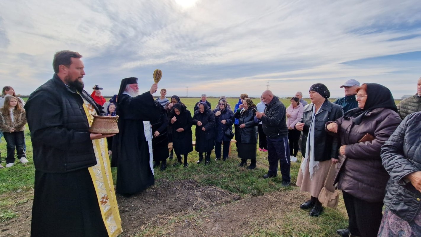 Sfințire de troiță în Parohia Stamora Română  314922