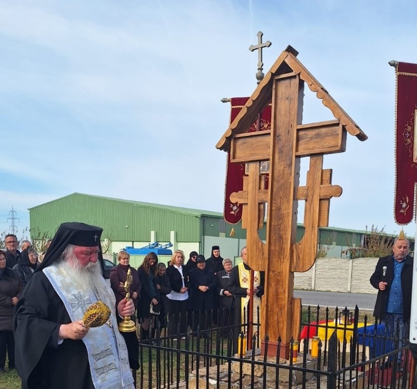 Sfințire de troiță în Parohia Stamora Română  314924