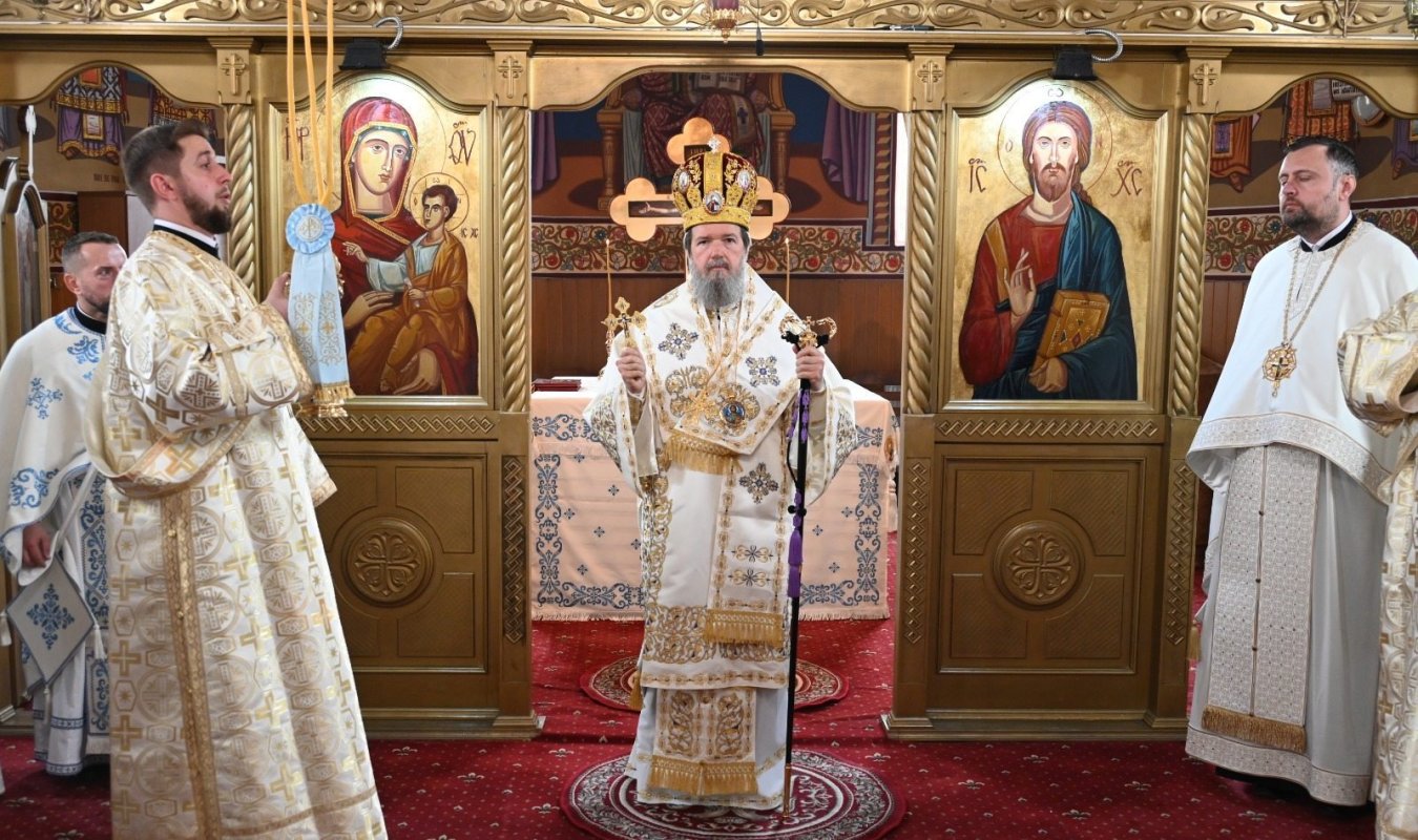 Târnosirea bisericii din localitatea bihoreană Tăut 314881