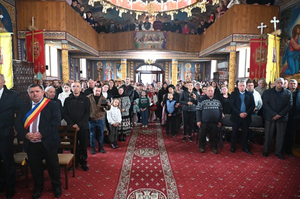 Târnosirea bisericii din localitatea bihoreană Tăut 314882