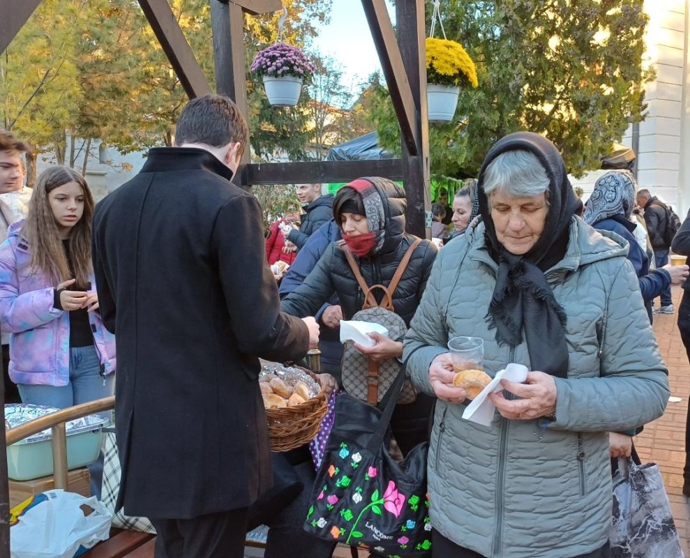 Daruri pentru pelerinii Mănăstirii „Sfinții Voievozi” din Slobozia 315009