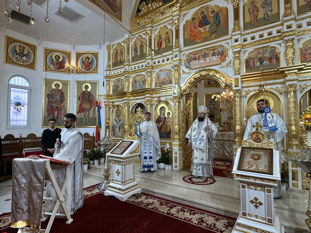 Sfinții Arhangheli cinstiți la Paraclisul Catedralei Naționale 315221