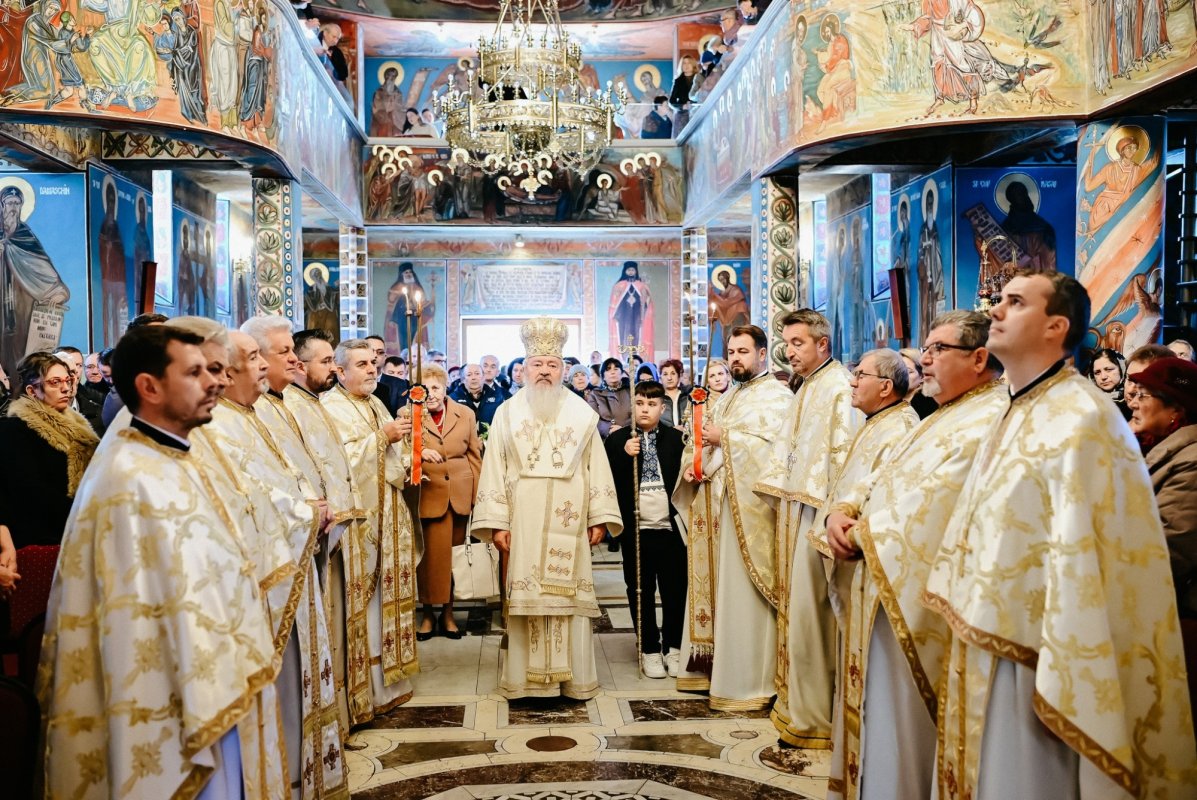 Hramul Bisericii „Sfinții Arhangheli Mihail și Gavriil” din cartierul clujean Dâmbul Rotund 315391