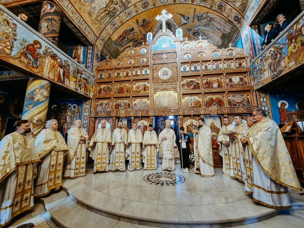 Hramul Bisericii „Sfinții Arhangheli Mihail și Gavriil” din cartierul clujean Dâmbul Rotund 315393