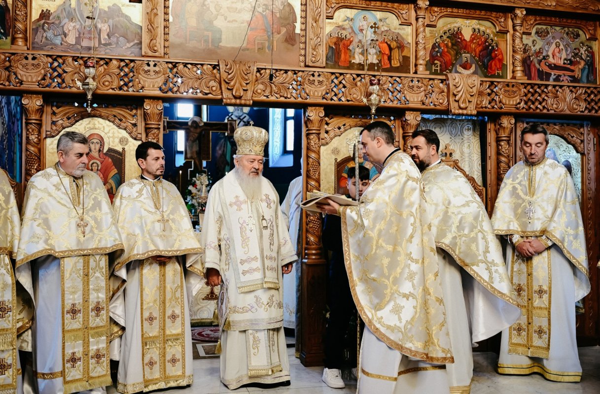 Hramul Bisericii „Sfinții Arhangheli Mihail și Gavriil” din cartierul clujean Dâmbul Rotund 315396