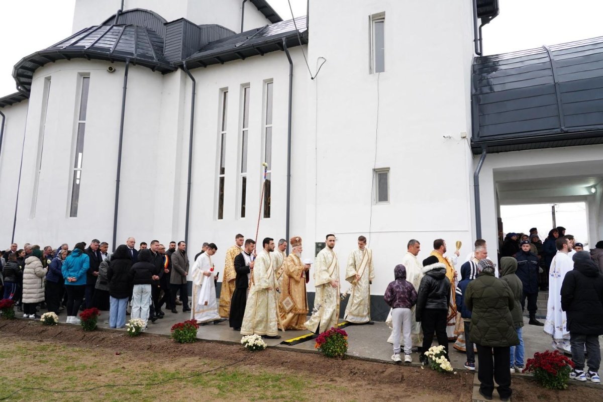 Biserică sfințită la o parohie din județul Dâmbovița 315484