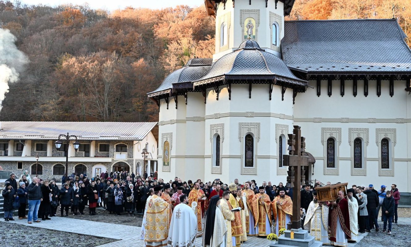 Pomenirea Sfântului Ierarh Nectarie la Schitul Nandru, Hunedoara 315456