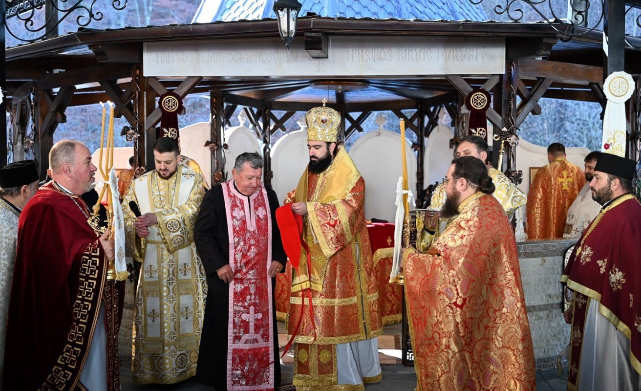 Pomenirea Sfântului Ierarh Nectarie la Schitul Nandru, Hunedoara 315458