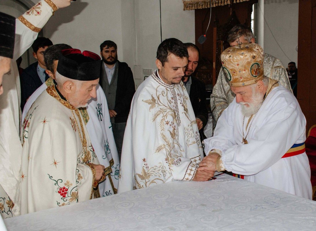 Resfințirea bisericii din Chilia Veche 315482