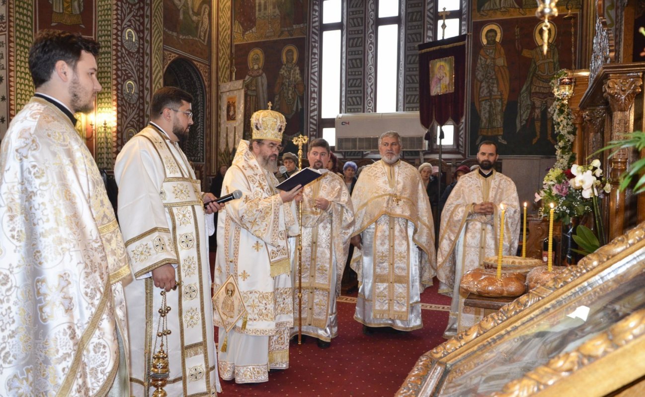 Slujirile ierarhilor hunedoreni în ziua pomenirii Sfântului Ierarh Ioan Gură de Aur 315877