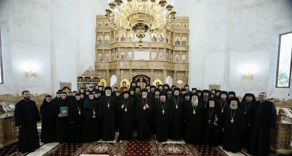 Sinaxă monahală la Mănăstirea Lăpușul Românesc, judeţul Maramureş 315999