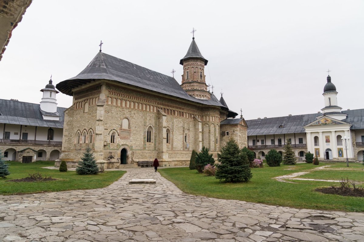 Slujire arhierească la Mănăstirea Neamț, în cinstea Sfântului Cuvios Paisie  316079