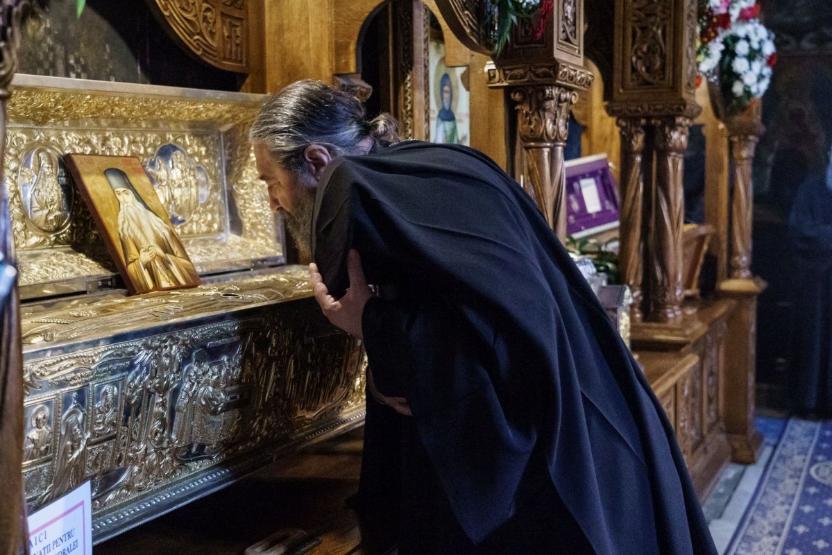 Slujire arhierească la Mănăstirea Neamț, în cinstea Sfântului Cuvios Paisie  316082