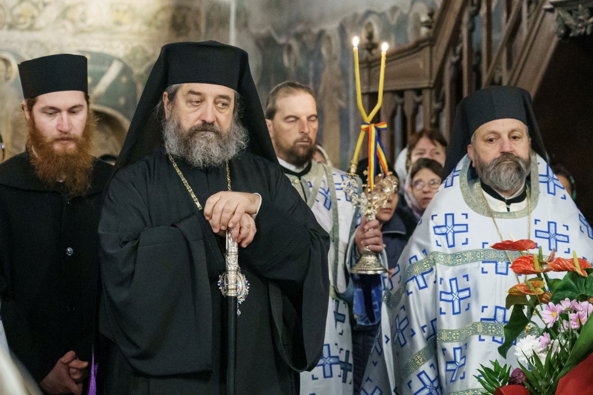 Slujire arhierească la Mănăstirea Neamț, în cinstea Sfântului Cuvios Paisie  316083