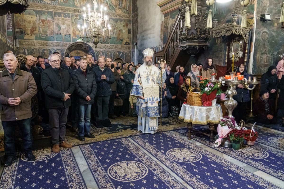 Slujire arhierească la Mănăstirea Neamț, în cinstea Sfântului Cuvios Paisie  316088