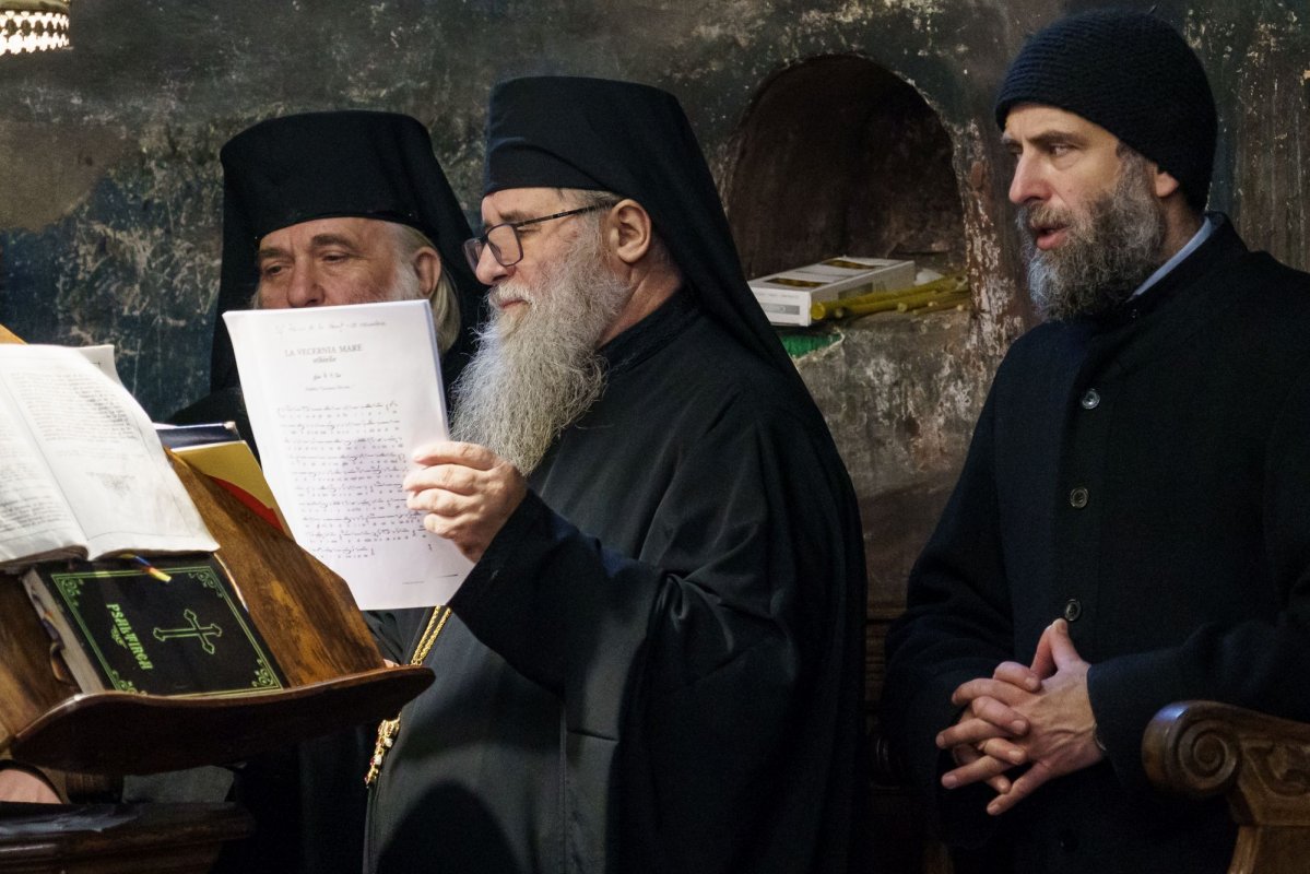 Slujire arhierească la Mănăstirea Neamț, în cinstea Sfântului Cuvios Paisie  316091