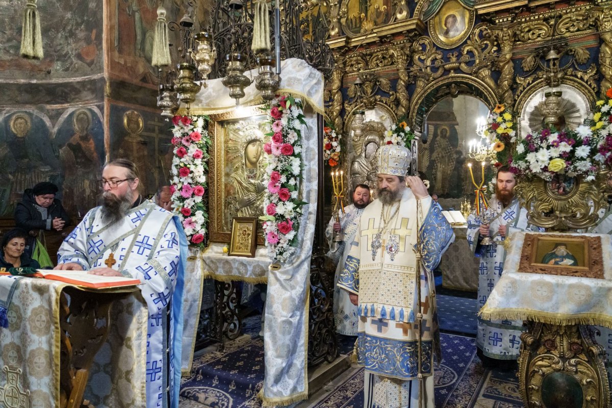 Slujire arhierească la Mănăstirea Neamț, în cinstea Sfântului Cuvios Paisie  316093