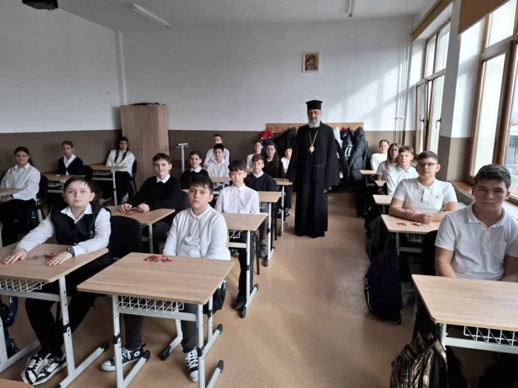Vizită arhierească la Seminarul Teologic Ortodox „Sfântul Simion  Ștefan” din Alba Iulia 315990