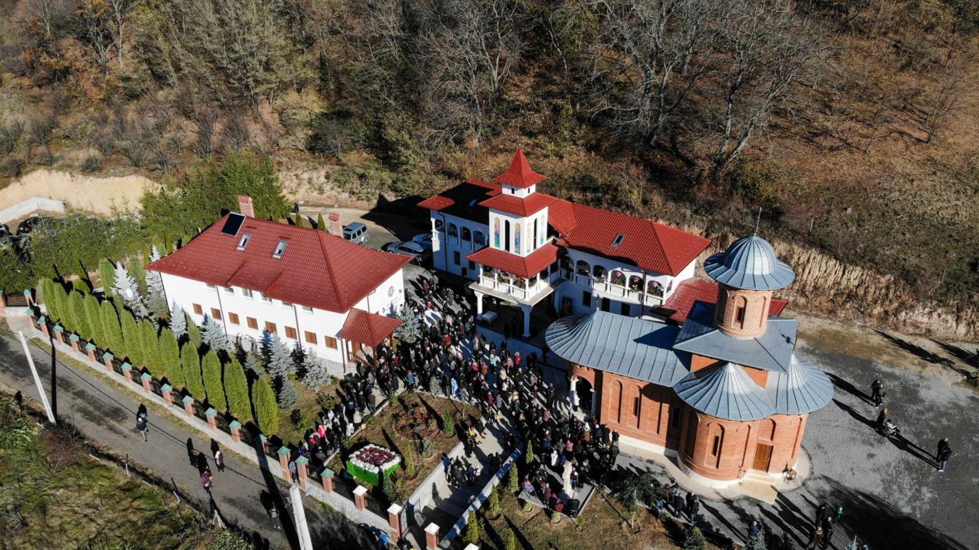 Binecuvântare la ceas aniversar pentru credincioșii argeșeni 316154