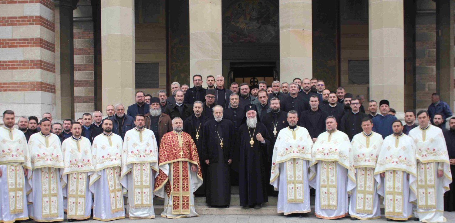 Clericii doljeni au discutat despre sinergia dintre medicină și religie 316167